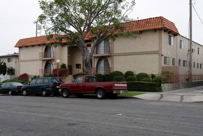 Edgewood Villas in Inglewood, CA - Building Photo - Building Photo