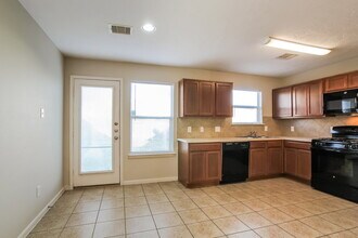 8107 Sanders Glen Ln in Humble, TX - Building Photo - Building Photo