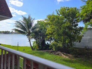 300 NW 107th Ave in Miami, FL - Building Photo - Building Photo