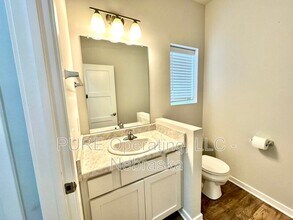 5121 N 181st St in Elkhorn, NE - Building Photo - Building Photo