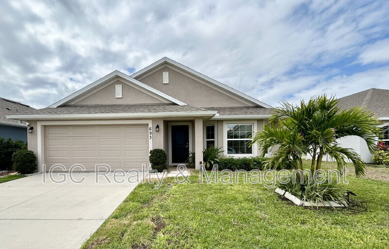 693 Moment St in Cocoa, FL - Building Photo