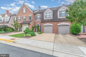 6311 Chaucer Ln in Alexandria, VA - Building Photo - Building Photo