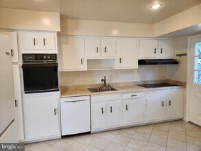 6011 Roosevelt St in Bethesda, MD - Building Photo - Building Photo