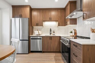 135 Belmont Dr in London, ON - Building Photo - Building Photo