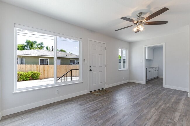 2153 N Raymond Ave in Altadena, CA - Building Photo - Building Photo