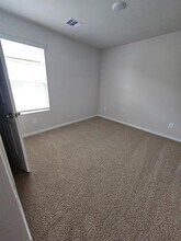 412 Aylor Wy in Lockhart, TX - Foto de edificio - Building Photo