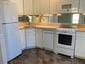 32 Bridge St, Unit 32A in Frenchtown, NJ - Foto de edificio - Building Photo