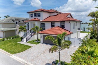4 Paradise Ln in Treasure Island, FL - Building Photo - Building Photo