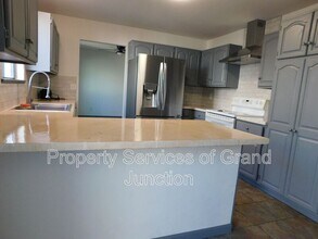 2338 1/2 Rattlesnake Ct in Grand Junction, CO - Foto de edificio - Building Photo