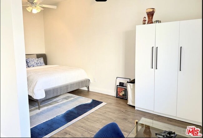 225 S Clark Dr in Beverly Hills, CA - Building Photo - Building Photo