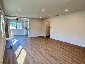1114 W 163rd St, Unit 6 in Gardena, CA - Building Photo - Building Photo