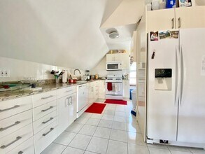 65 Fairbanks St, Unit 2 in Boston, MA - Foto de edificio - Building Photo