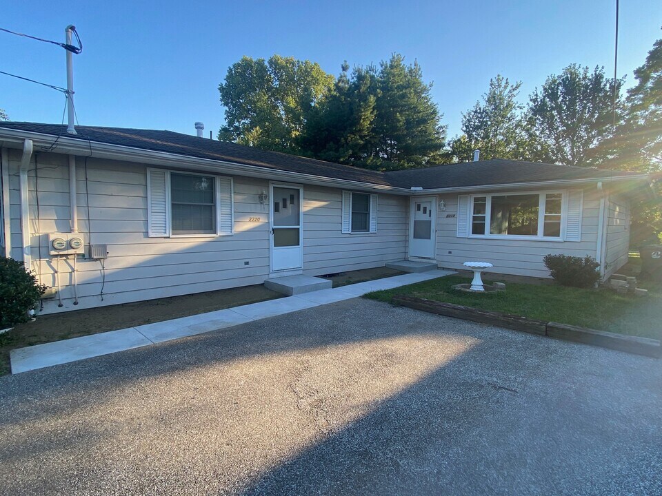 2218 Midland Dr in Erie, PA - Foto de edificio