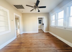 1835 Willow St in San Angelo, TX - Foto de edificio - Building Photo