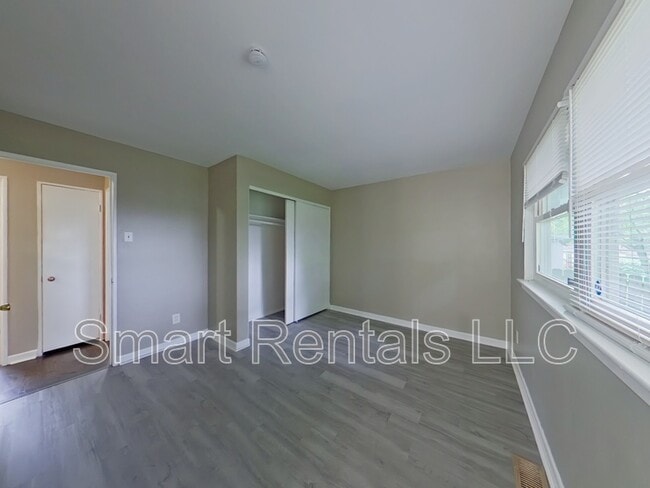 770 Manresa Ln in Florissant, MO - Building Photo - Building Photo
