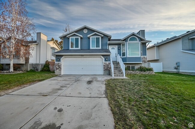 property at 172 Bridgepark Cir