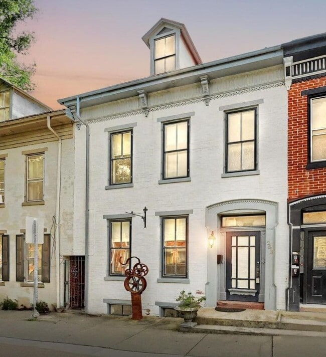 property at 252 W Philadelphia St