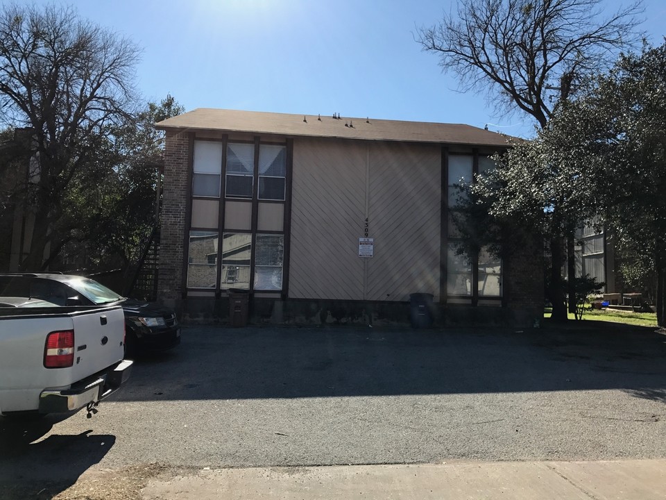 4309 Acropolis Ct in Austin, TX - Foto de edificio