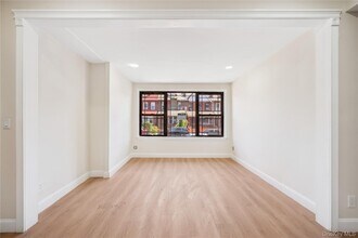 32-50-50 87th St in Queens, NY - Foto de edificio - Building Photo