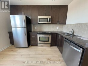 2545 Longfields Dr in Ottawa, ON - Building Photo - Building Photo