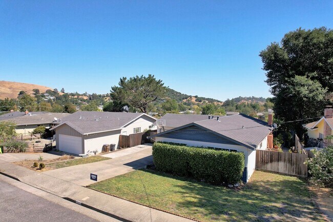 595 Tanbark Terrace in San Rafael, CA - Building Photo - Building Photo