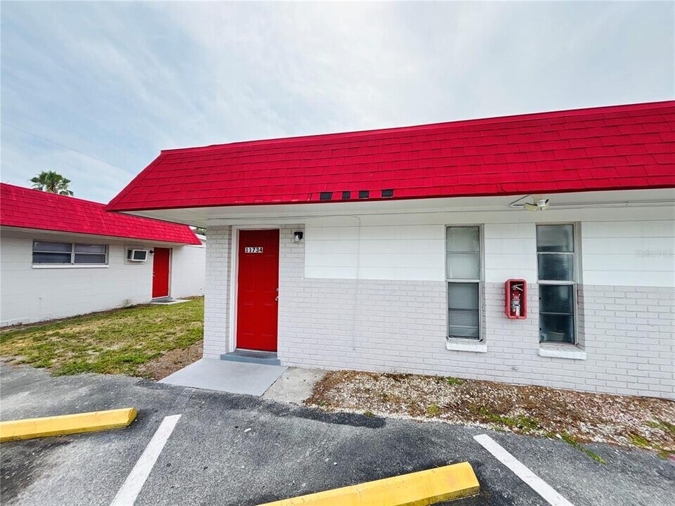 11734 N 14th St in Tampa, FL - Building Photo