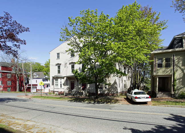 471 Cumberland Ave in Portland, ME - Foto de edificio - Building Photo