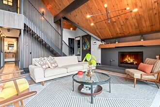 1106 CA-173 in Lake Arrowhead, CA - Building Photo - Building Photo