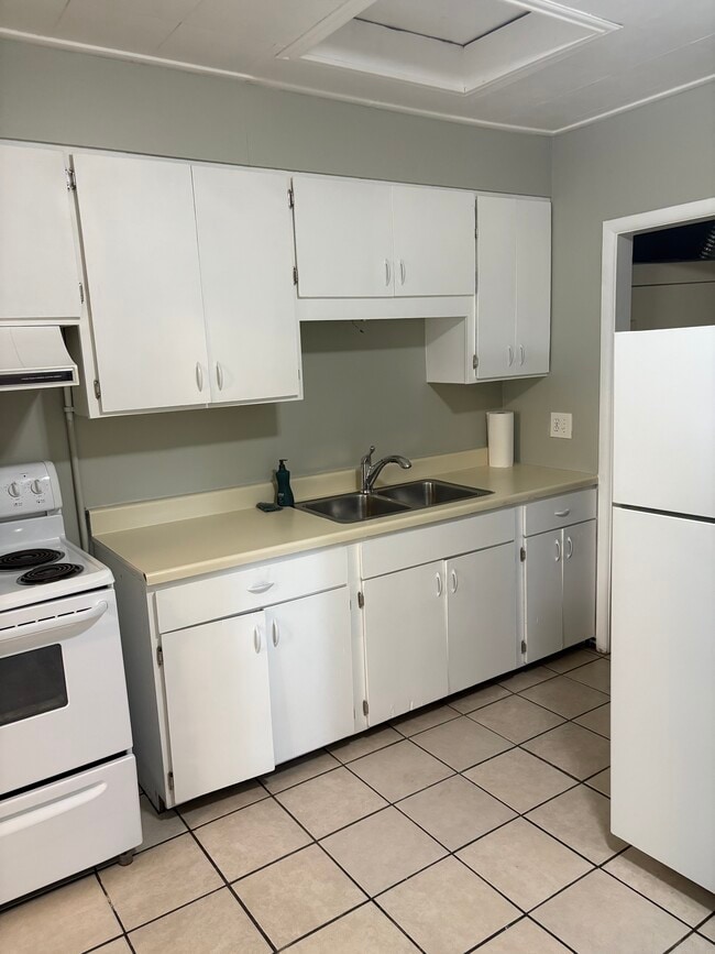44 E Claybourne Ave, Unit 1
