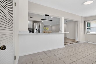 353 Shady Lane Rd in Palm Springs, FL - Building Photo - Building Photo