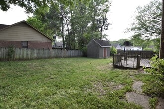 6075 N Shallowhill Dr in Memphis, TN - Building Photo - Building Photo