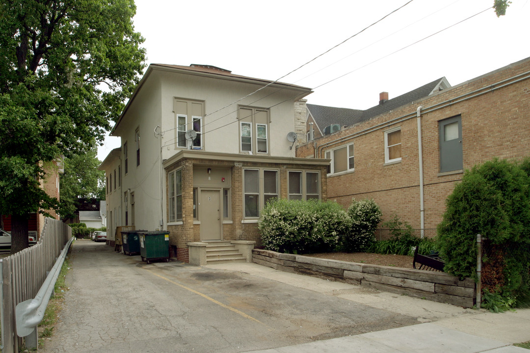 8 Walker Ave in Highwood, IL - Building Photo