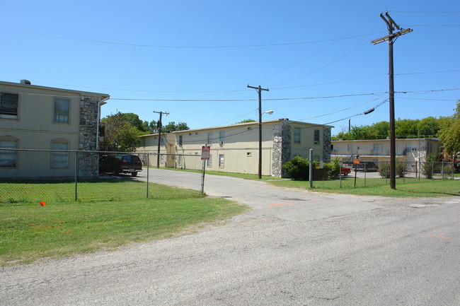 Hein Orchard Apartmets in San Antonio, TX - Building Photo - Building Photo