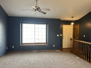 1909 Summerwood St in Goddard, KS - Foto de edificio - Building Photo