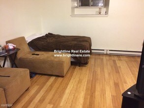 21 Kinross Rd-Unit -Apt 1 in Boston, MA - Building Photo - Building Photo