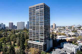 Park Bellevue Tower Building in Oakland, CA - Foto de edificio - Building Photo