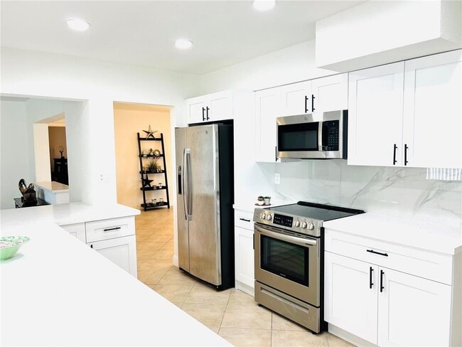 3962 NW 36th Way in Lauderdale Lakes, FL - Foto de edificio - Building Photo