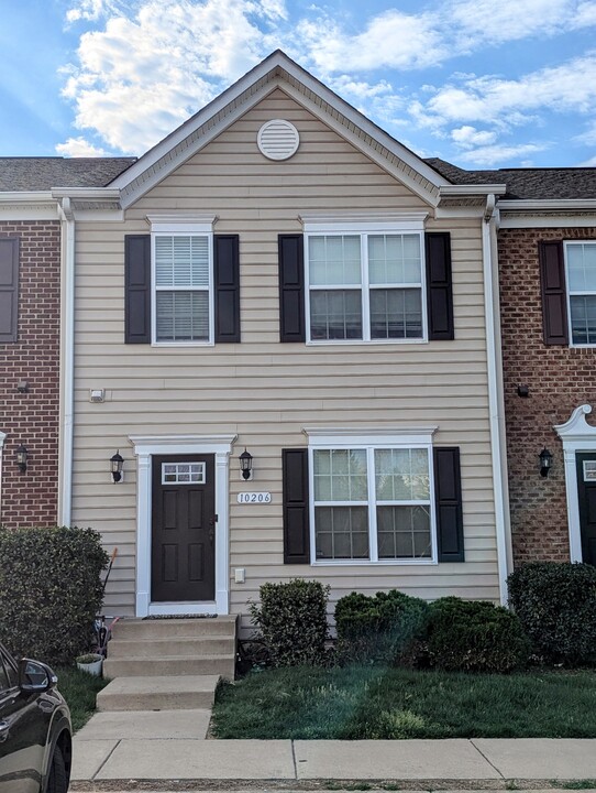 10206 Osage Dr in Fredericksburg, VA - Foto de edificio