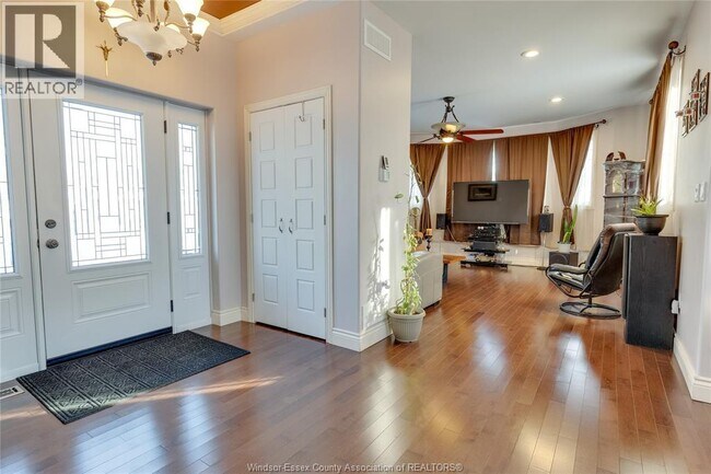 365 Neal Blvd in Windsor, ON - Building Photo - Building Photo