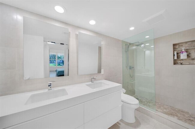 3611 Oaks Clubhouse Dr in Pompano Beach, FL - Building Photo - Building Photo