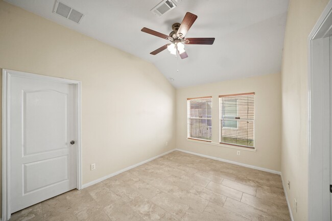 17915 Pinewood Green