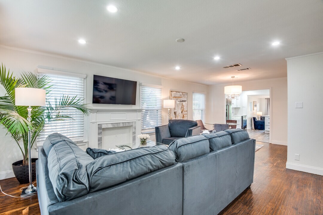 4249 Aero Dr in Dallas, TX - Building Photo