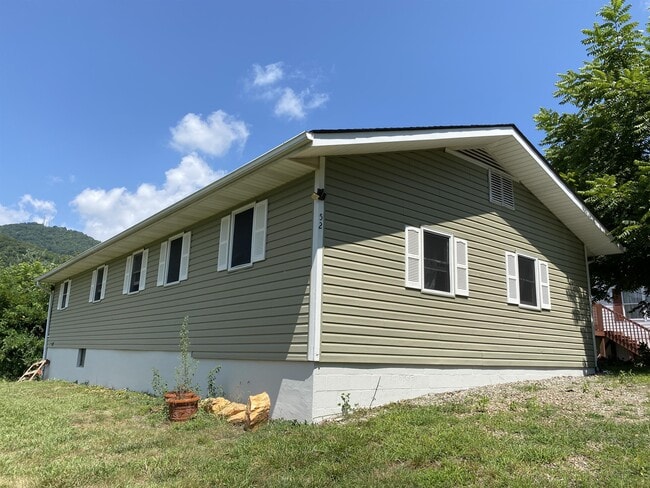 52 Windy Hill Rd in Asheville, NC - Building Photo - Building Photo