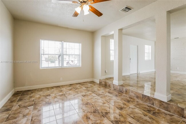 900 NW 199th St in Miami, FL - Building Photo - Building Photo