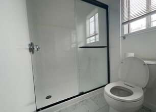 6554 La Mirada Ave in Los Angeles, CA - Building Photo - Building Photo