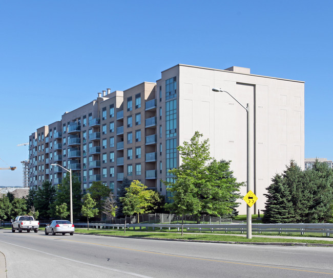 3 Ellesmere St in Richmond Hill, ON - Building Photo - Primary Photo