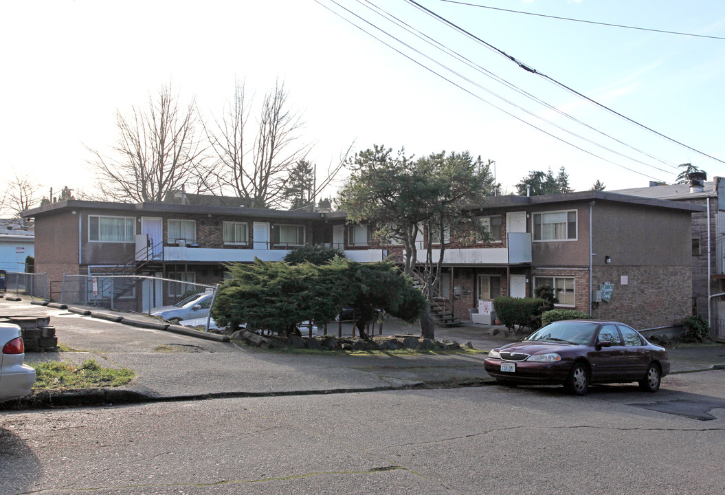 Brandon Court Apartments in Seattle, WA - Building Photo