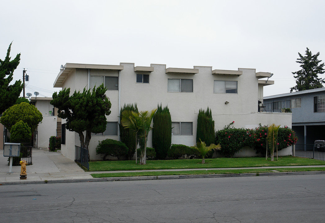 12621 Morningside Ave in Garden Grove, CA - Foto de edificio