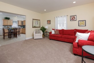 Village Green Apartments in Annandale, NJ - Building Photo - Interior Photo