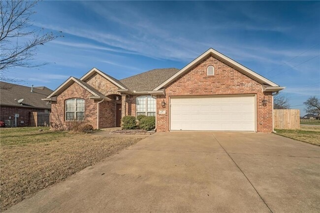 102 Skinner St in Centerton, AR - Building Photo - Building Photo